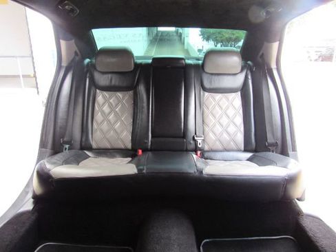 Used 2015 Chrysler 300 Limited image 39