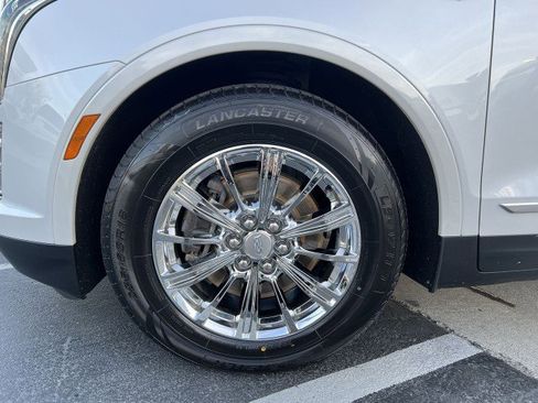 Used 2017 Cadillac XT5 Luxury w/ Driver Awareness Package image 33