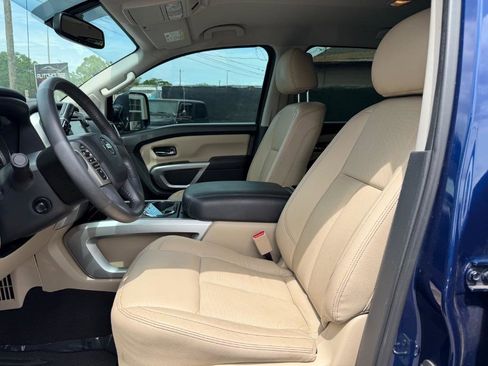 Used 2017 Nissan Titan SL w/ SL Towing Convenience Package image 11