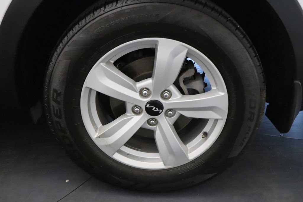 Used 2023 Kia Sorento LX FWD image 13
