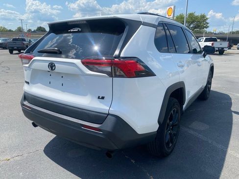 Used 2021 Toyota RAV4 LE FWD image 7
