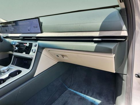 Used 2025 Genesis GV80 2.5T Prestige AWD/4WD image 19