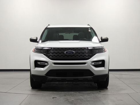 Used 2021 Ford Explorer XLT w/ Equipment Group 202A image 9