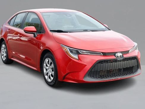 Used 2020 Toyota Corolla LE image 3
