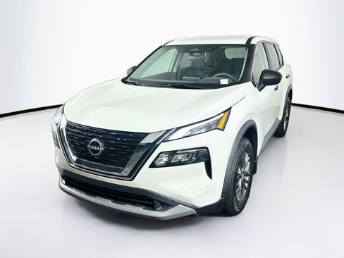Used 2023 Nissan Rogue S FWD image 3