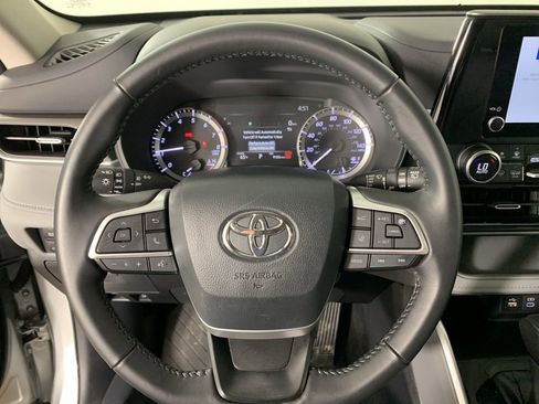 Used 2024 Toyota Highlander LE AWD/4WD image 21