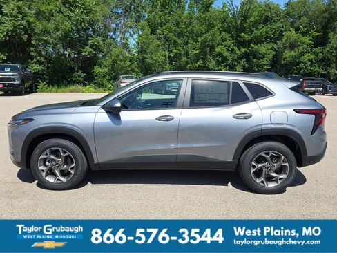 New 2026 Chevrolet Trax LT w/ Driver Confidence Package FWD image 5