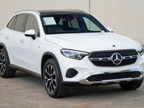 Used 2025 Mercedes-Benz GLC 350e 4MATIC image 57