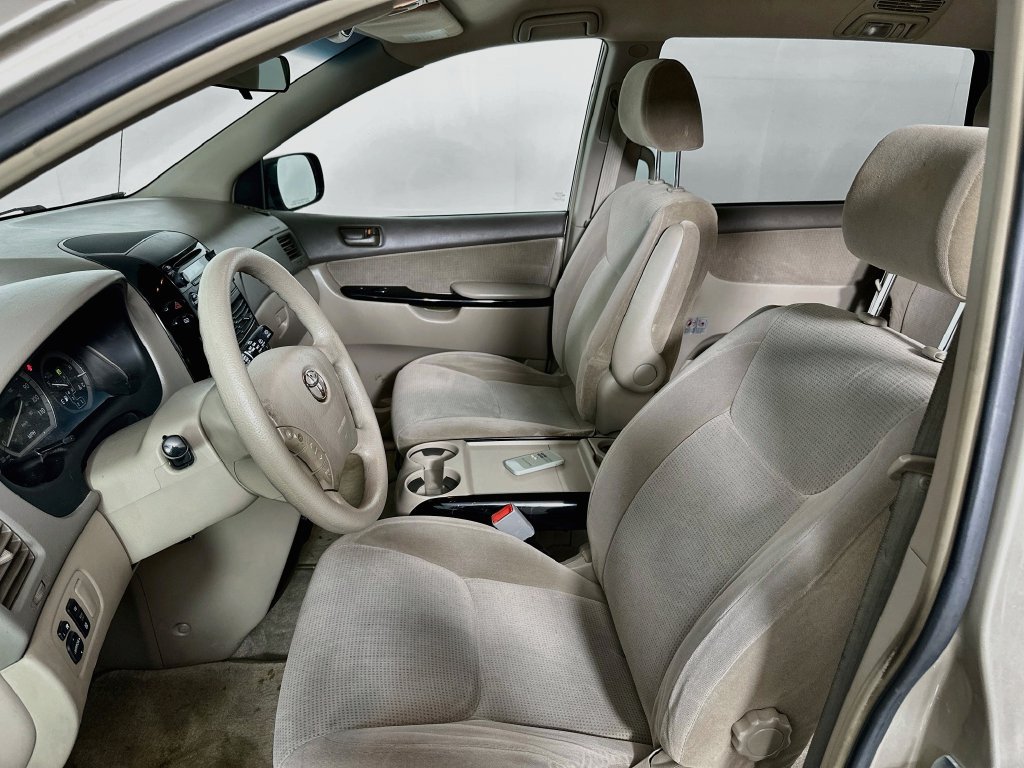 Used 2004 Toyota Sienna LE FWD image 8