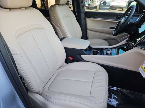 New 2025 Jeep Grand Cherokee Limited 4xe w/ Luxury Tech Group II image 19