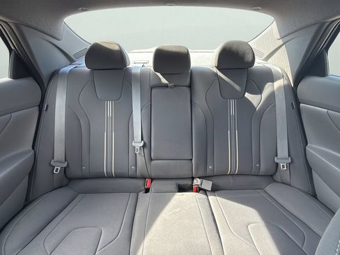 Used 2025 Hyundai Elantra SEL FWD image 25