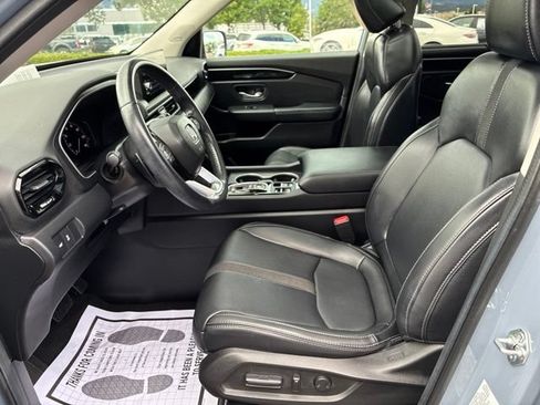 Used 2025 Honda Pilot Touring image 10