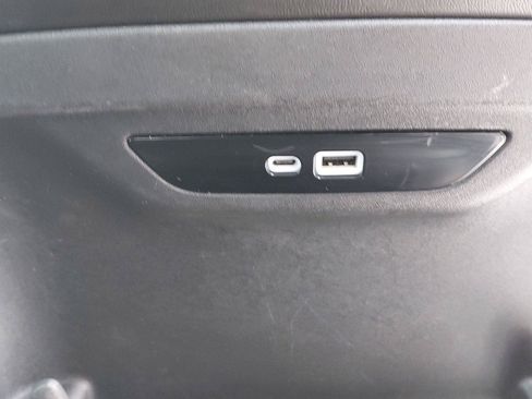 Used 2024 Chrysler Pacifica Touring-L FWD image 16