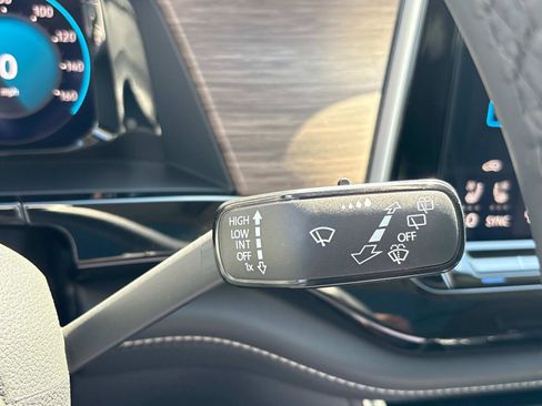 Used 2025 Volkswagen Atlas SEL Premium R-Line image 24