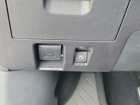 Used 2022 Toyota Highlander XLE image 25