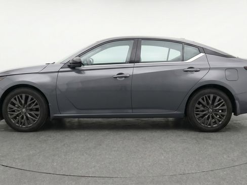 Used 2025 Nissan Altima 2.5 SV FWD image 5