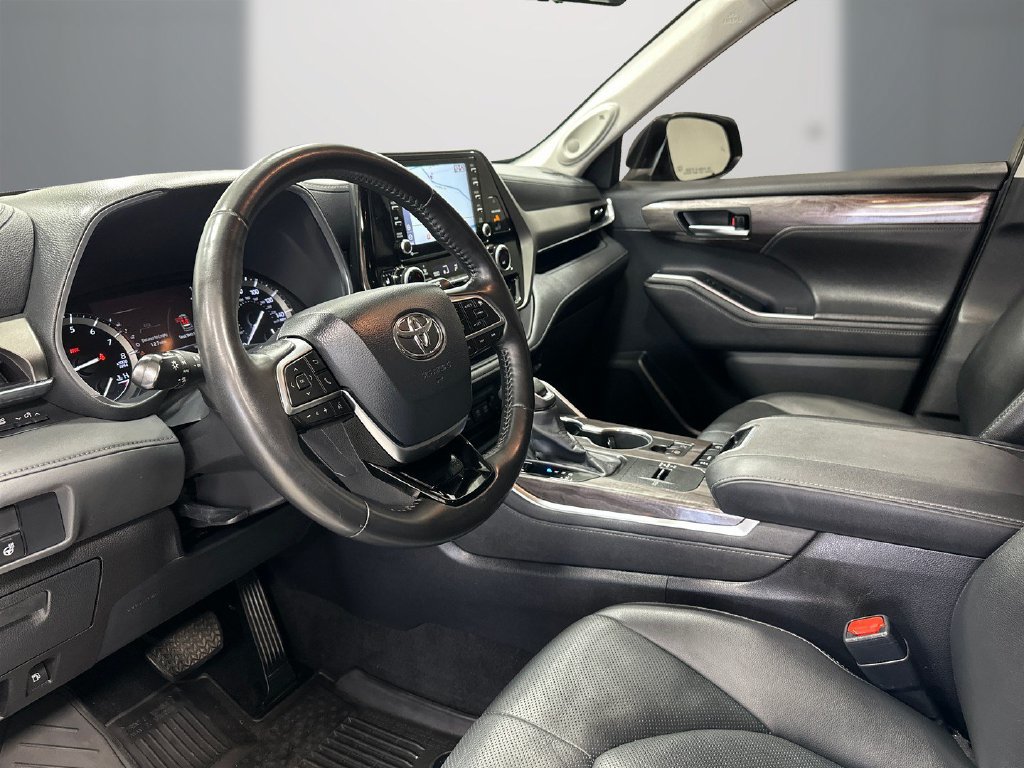 Used 2020 Toyota Highlander Limited FWD image 13