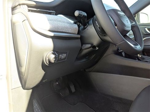 New 2026 Jeep Compass Latitude image 16