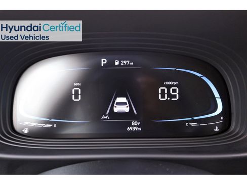 Certified 2025 Hyundai Venue SEL FWD image 17