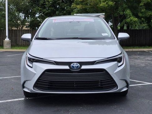 Used 2025 Toyota Corolla LE FWD image 4