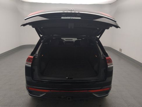 Used 2022 Volkswagen Atlas Cross Sport SE w/ Panoramic Sunroof Package FWD image 29