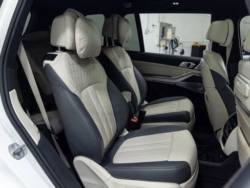 Certified 2025 BMW X7 M60i AWD/4WD image 25