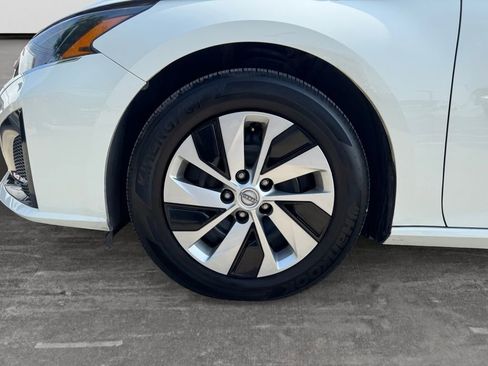 Used 2025 Nissan Altima 2.5 S FWD image 9