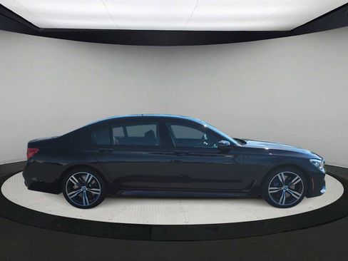 Used 2018 BMW 750i xDrive image 9