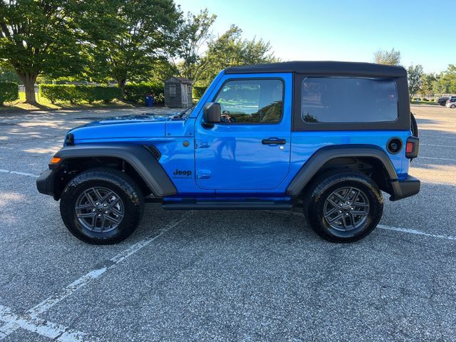 Used 2025 Jeep Wrangler Sport AWD/4WD image 6