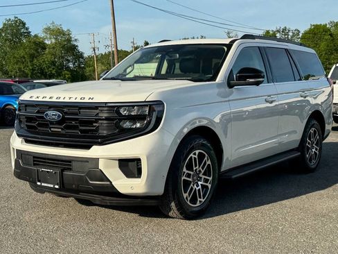 Used 2025 Ford Expedition Active AWD/4WD image 7