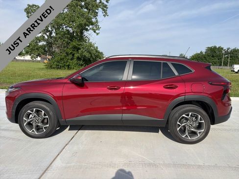 Used 2025 Chevrolet Trax LT w/ Driver Confidence Package FWD image 9