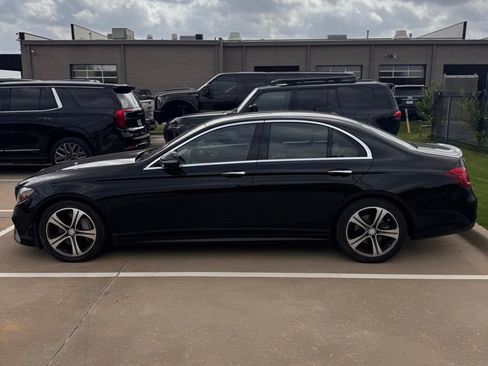 Used 2017 Mercedes-Benz E 300 4MATIC image 4