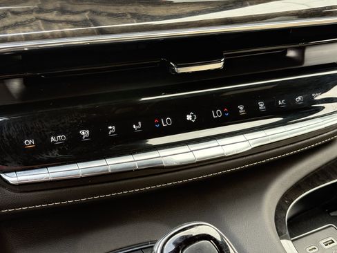 Certified 2024 Cadillac Escalade Premium Luxury image 28