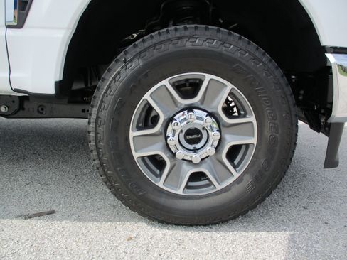 New 2025 Ford F350 XLT w/ FX4 Off-Road Package image 9