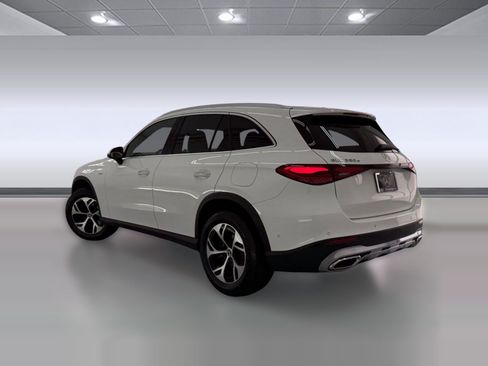 Used 2025 Mercedes-Benz GLC 350e 4MATIC image 3