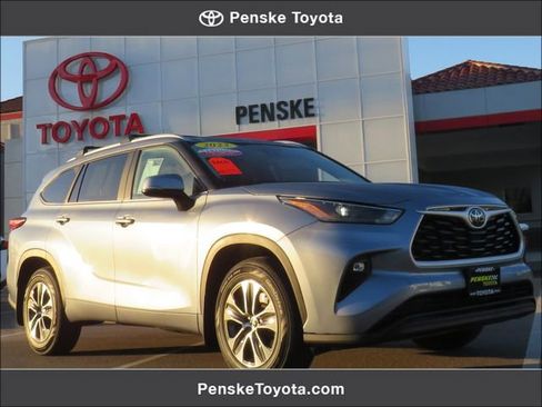 Certified 2023 Toyota Highlander XLE image 1