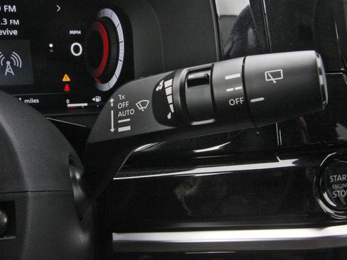 Certified 2025 Nissan Pathfinder Platinum AWD/4WD image 23