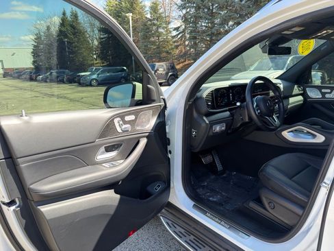 Used 2023 Mercedes-Benz GLS 450 4MATIC image 10