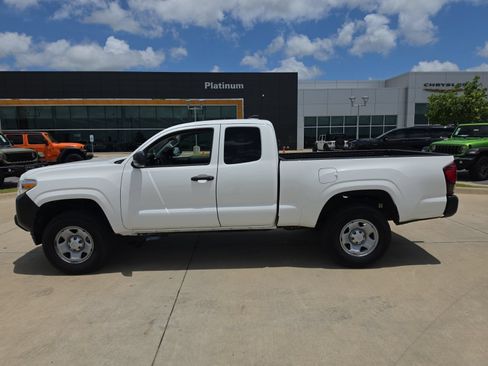 Used 2020 Toyota Tacoma SR AWD/4WD image 2