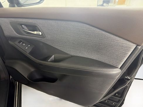 Used 2023 Nissan Rogue SV FWD image 30