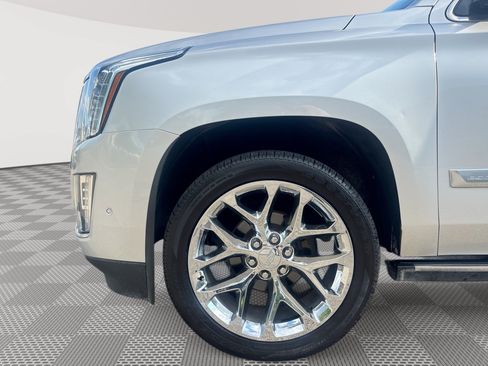 Used 2020 Cadillac Escalade ESV Premium Luxury RWD image 18