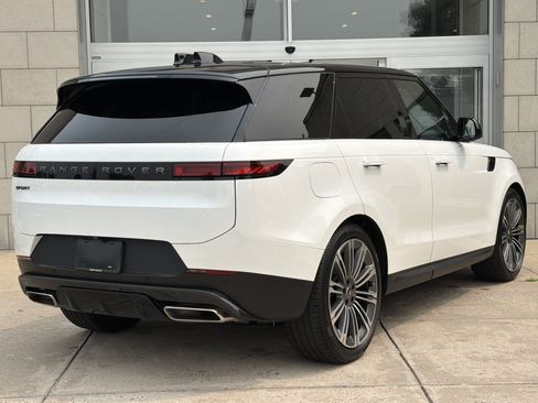 Used 2025 Land Rover Range Rover Sport SE AWD/4WD image 5
