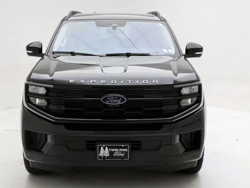 Used 2025 Ford Expedition Active AWD/4WD image 4