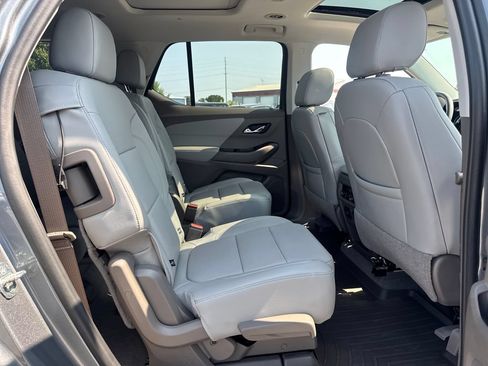Used 2021 Chevrolet Traverse Premier FWD image 13