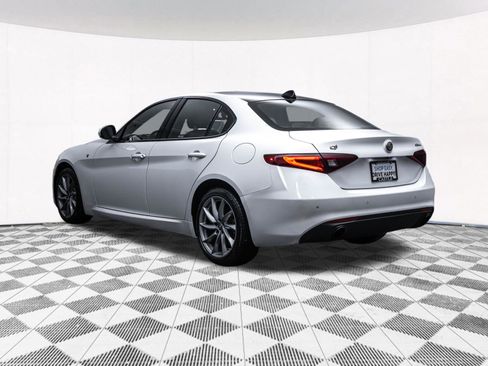Used 2022 Alfa Romeo Giulia Ti AWD/4WD image 9