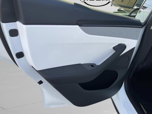 Used 2026 Tesla Model Y Long Range image 13