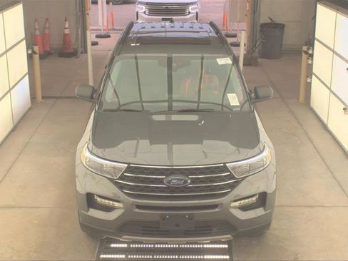 Used 2022 Ford Explorer XLT w/ Equipment Group 202A AWD/4WD image 8