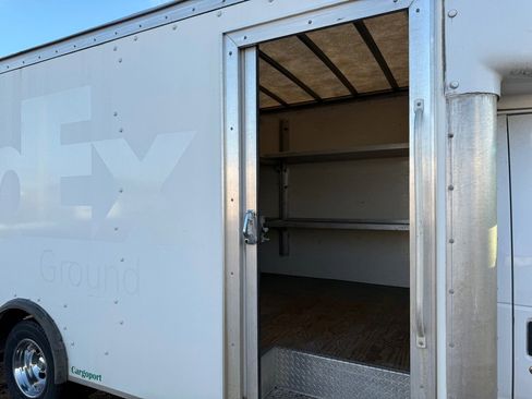 Used 2021 Ford E-350 and Econoline 350 Super Duty w/ Power Windows & Locks Group image 6