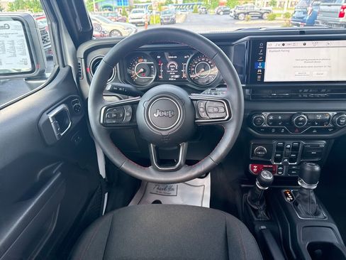 Used 2024 Jeep Wrangler Unlimited Rubicon w/ Convenience Group AWD/4WD image 16
