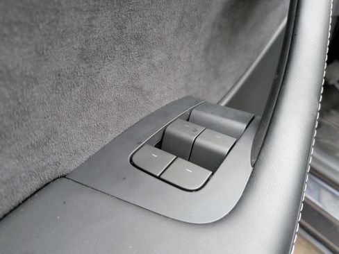 Used 2024 Tesla Model Y Long Range image 15